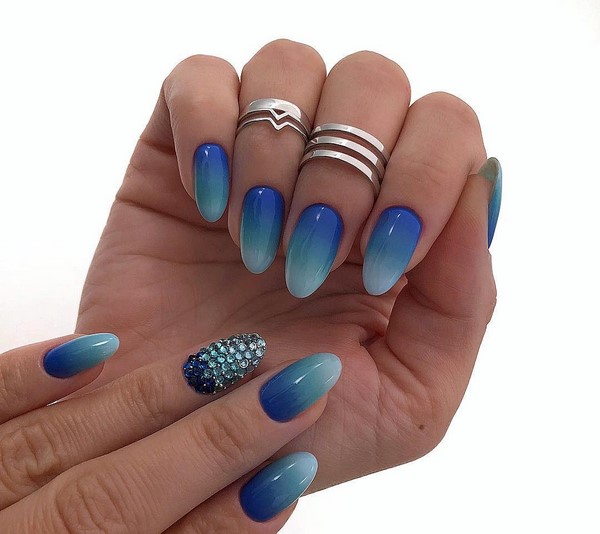 Solutions élégantes et interprétations de manucure à la mode sur des ongles de différentes longueurs