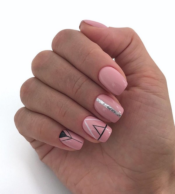 Solutions élégantes et interprétations de manucure à la mode sur des ongles de différentes longueurs