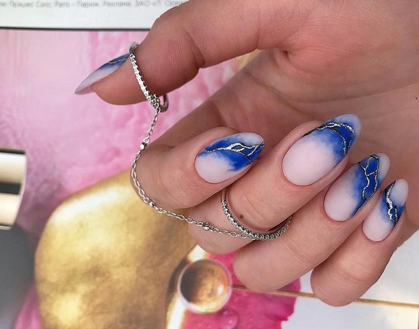 Solutions élégantes et interprétations de manucure à la mode sur des ongles de différentes longueurs