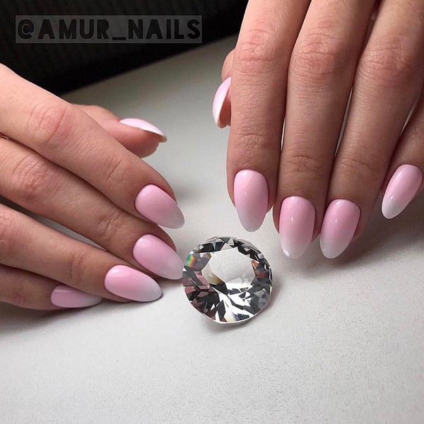 Solutions élégantes et interprétations de manucure à la mode sur des ongles de différentes longueurs