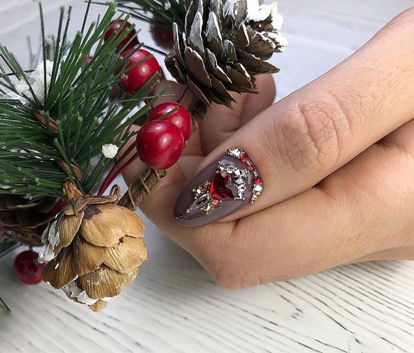 Solutions élégantes et interprétations de manucure à la mode sur des ongles de différentes longueurs