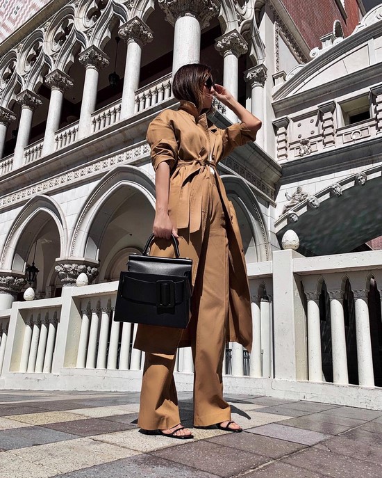 Choisissez un imperméable au lieu d'une veste. Tendances de cape dans les plus beaux looks