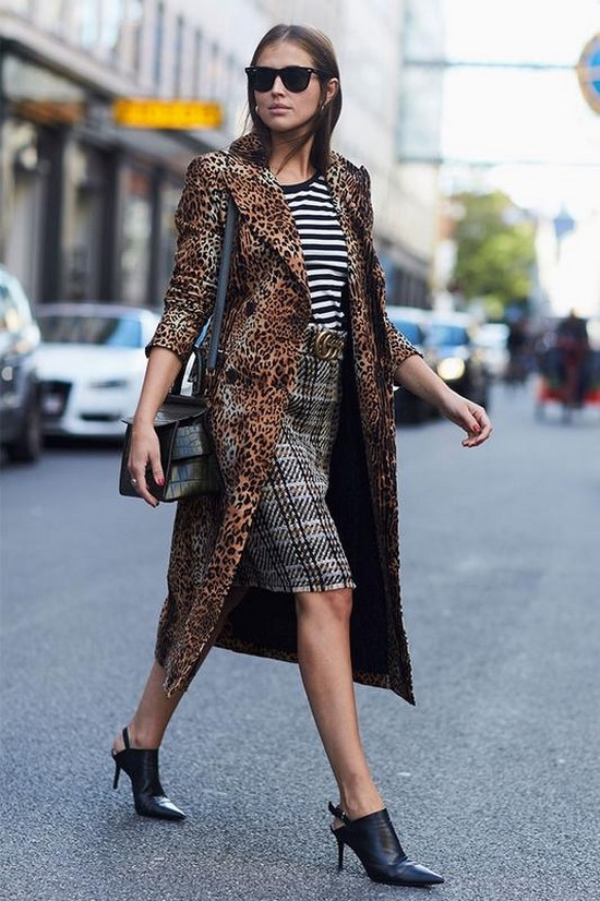 Choisissez un imperméable au lieu d'une veste. Tendances de cape dans les plus beaux looks