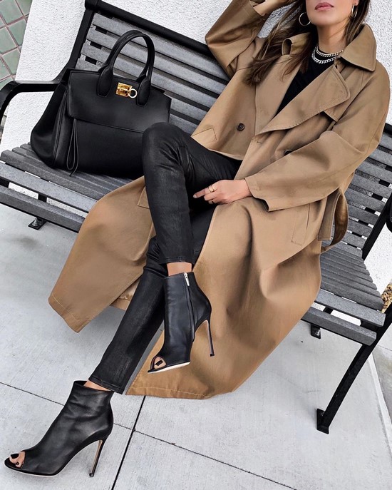 Choisissez un imperméable au lieu d'une veste. Tendances de cape dans les plus beaux looks