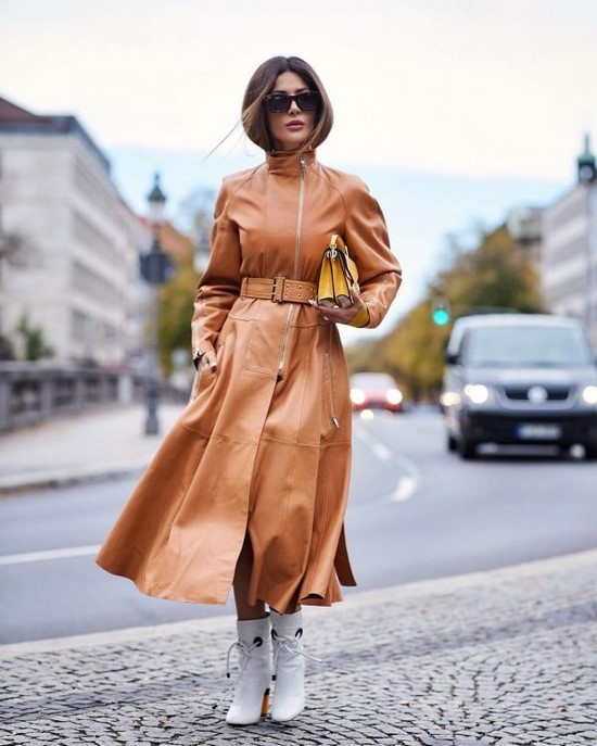 Choisissez un imperméable au lieu d'une veste. Tendances de cape dans les plus beaux looks