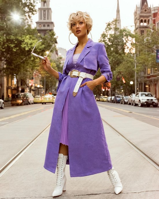 Choisissez un imperméable au lieu d'une veste. Tendances de cape dans les plus beaux looks