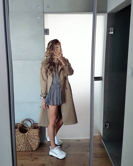 Choisissez un imperméable au lieu d'une veste. Tendances de cape dans les plus beaux looks