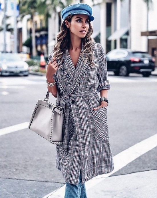 Choisissez un imperméable au lieu d'une veste. Tendances de cape dans les plus beaux looks