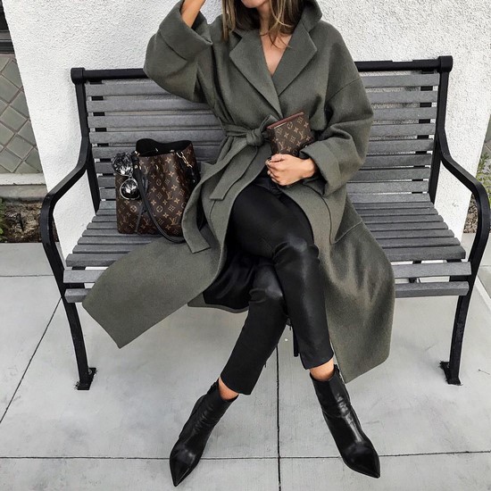 Choisissez un imperméable au lieu d'une veste. Tendances de cape dans les plus beaux looks