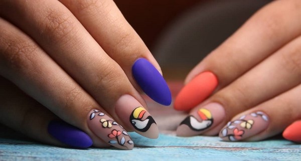 Manucure bleue inspirante. Top innovations