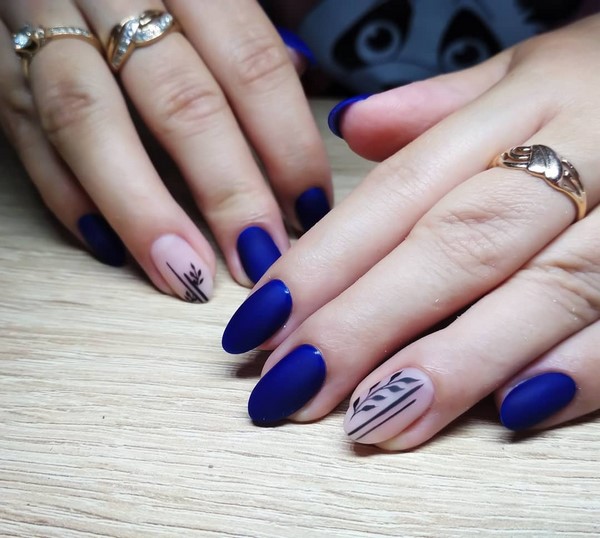 Manucure bleue inspirante. Top innovations