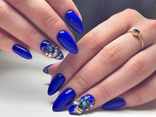 Manucure bleue inspirante. Top innovations