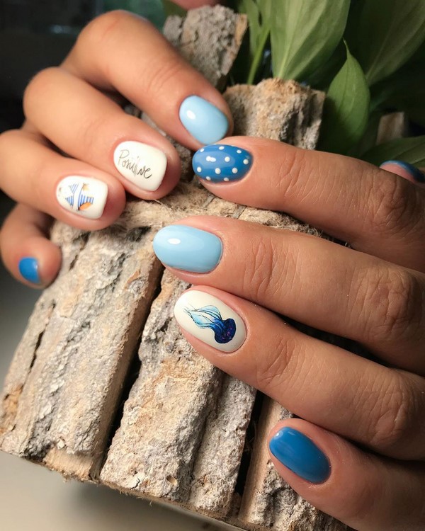 Manucure bleue inspirante. Top innovations