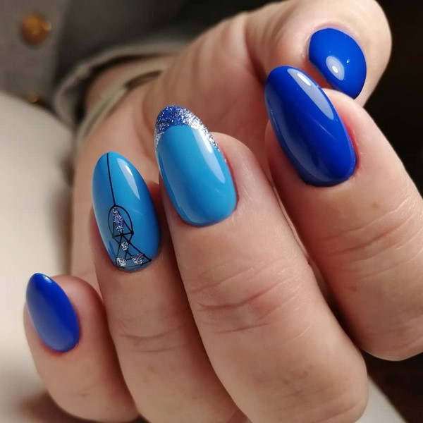 Manucure bleue inspirante. Top innovations