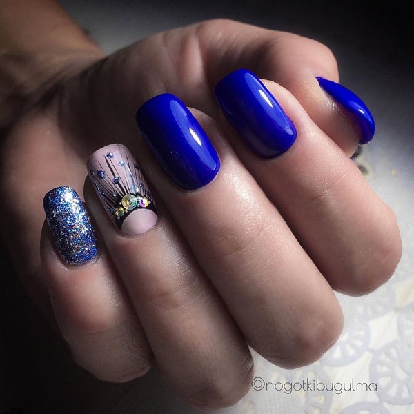 Manucure bleue inspirante. Top innovations