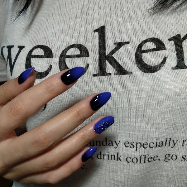 Manucure bleue inspirante. Top innovations