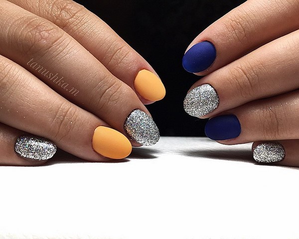 Manucure bleue inspirante. Top innovations