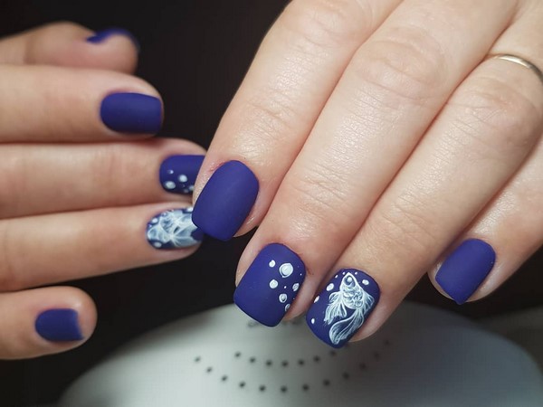 Manucure bleue inspirante. Top innovations