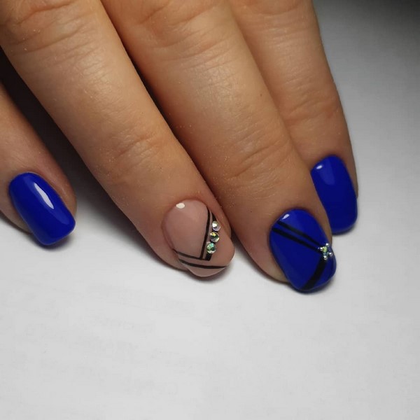 Manucure bleue inspirante. Top innovations