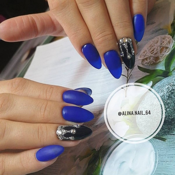 Manucure bleue inspirante. Top innovations