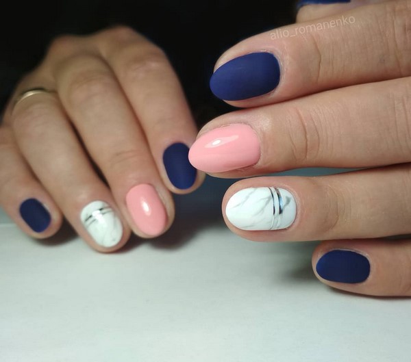 Manucure bleue inspirante. Top innovations