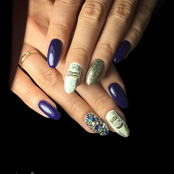 Manucure bleue inspirante. Top innovations