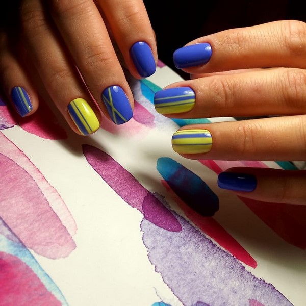 Manucure bleue inspirante. Top innovations