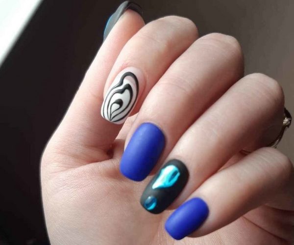 Manucure bleue inspirante. Top innovations