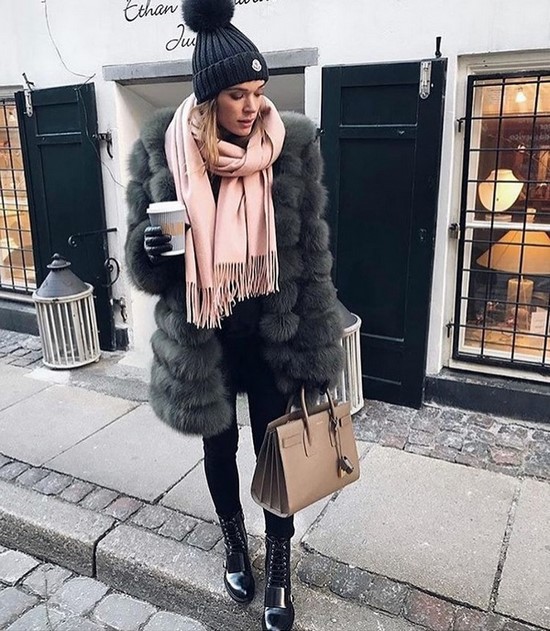 Vêtements d'extérieur à la mode. Nouveautés d'images. Les tendances Les tendances