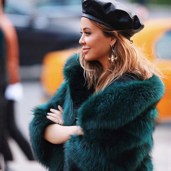 Vêtements d'extérieur à la mode. Nouveautés d'images. Les tendances Les tendances