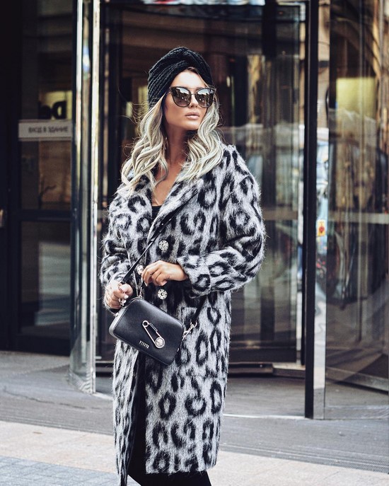 Vêtements d'extérieur à la mode. Nouveautés d'images. Les tendances Les tendances