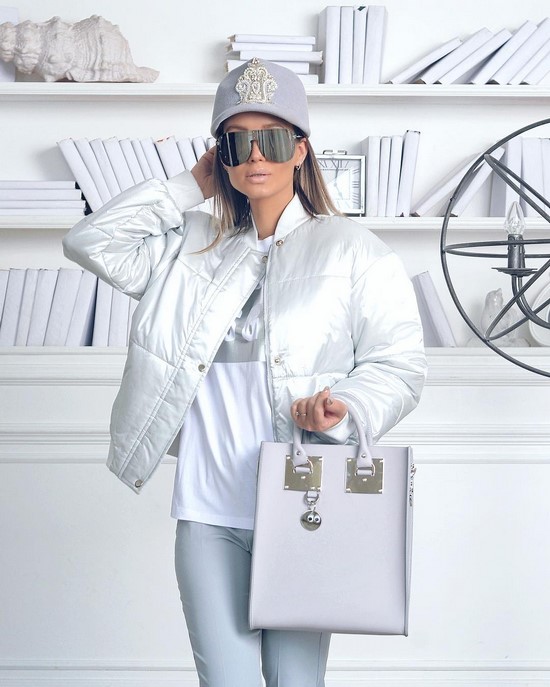 Vêtements d'extérieur à la mode. Nouveautés d'images. Les tendances Les tendances