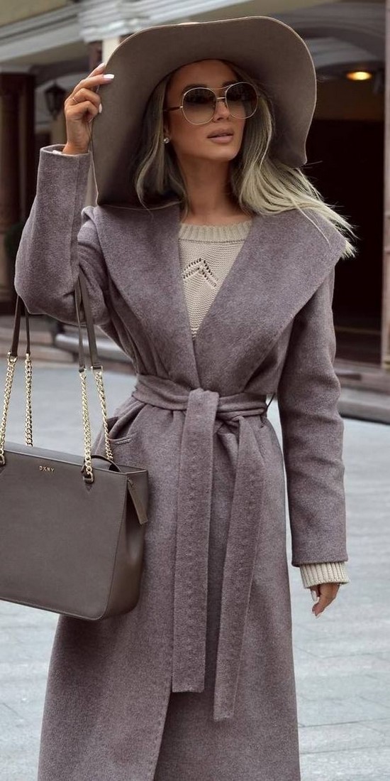 Vêtements d'extérieur à la mode. Nouveautés d'images. Les tendances Les tendances