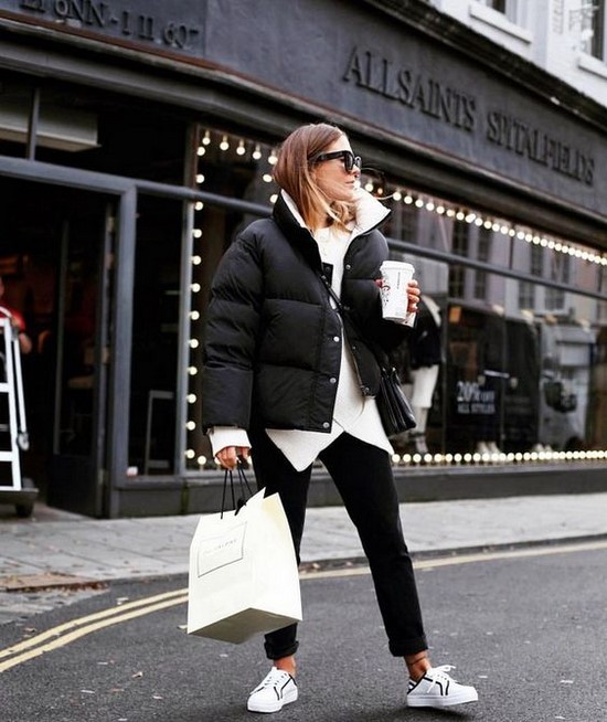 Vêtements d'extérieur à la mode. Nouveautés d'images. Les tendances Les tendances