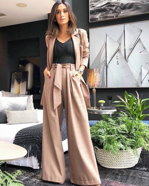 Kvinne store. Originale sett, stil i stil med stor størrelse