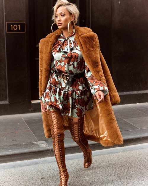 Kvinne store. Originale sett, stil i stil med stor størrelse