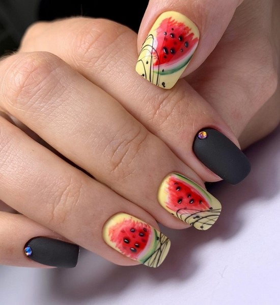 Només la manicura de moda per a diferents longituds i formes d'ungles. Els exemples més bonics