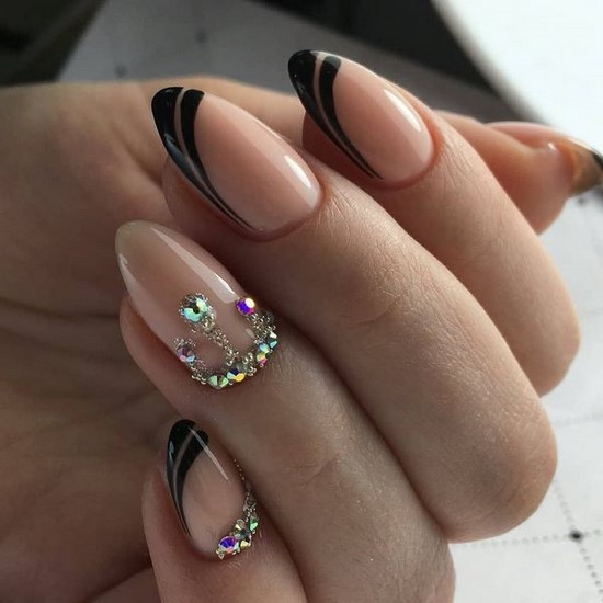 Només la manicura de moda per a diferents longituds i formes d'ungles. Els exemples més bonics