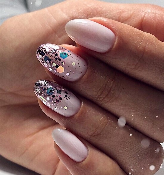 Només la manicura de moda per a diferents longituds i formes d'ungles. Els exemples més bonics