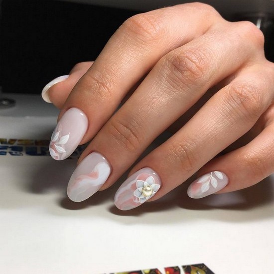 Només la manicura de moda per a diferents longituds i formes d'ungles. Els exemples més bonics