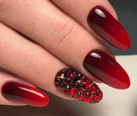 Només la manicura de moda per a diferents longituds i formes d'ungles. Els exemples més bonics