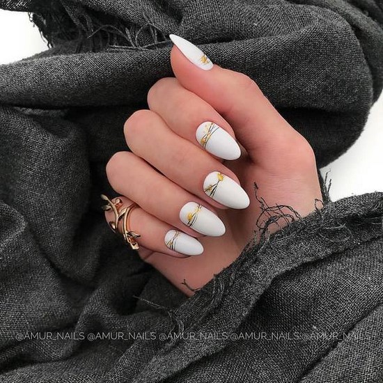 Només la manicura de moda per a diferents longituds i formes d'ungles. Els exemples més bonics