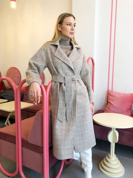 Kotak pemeriksaan yang paling diingini - model kot bergaya dalam tafsiran terbaik