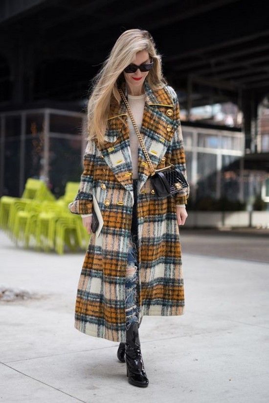 Kotak pemeriksaan yang paling diingini - model kot bergaya dalam tafsiran terbaik