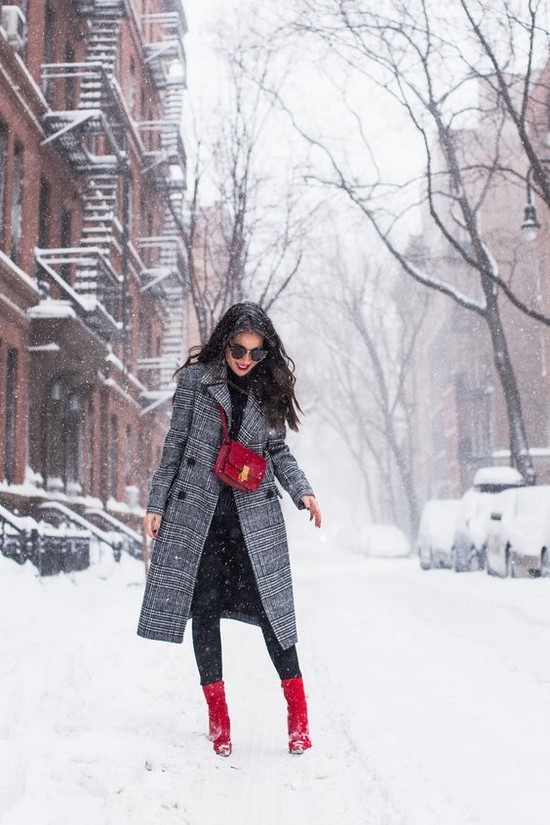 Kotak pemeriksaan yang paling diingini - model kot bergaya dalam tafsiran terbaik