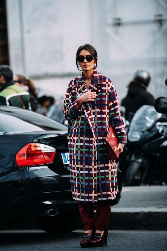 Kotak pemeriksaan yang paling diingini - model kot bergaya dalam tafsiran terbaik