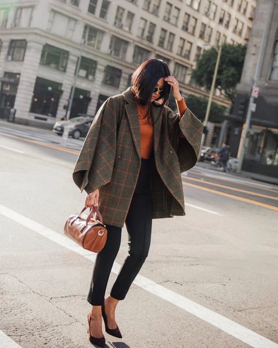 Kotak pemeriksaan yang paling diingini - model kot bergaya dalam tafsiran terbaik