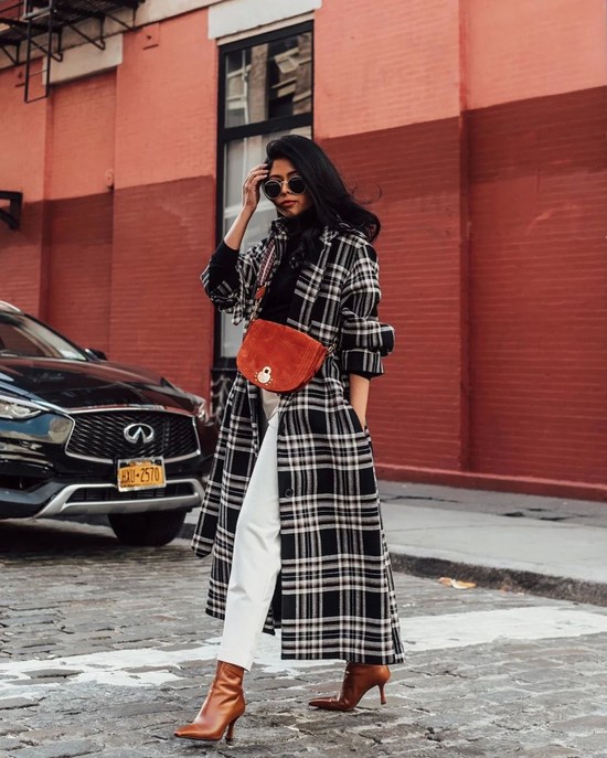 Kotak pemeriksaan yang paling diingini - model kot bergaya dalam tafsiran terbaik