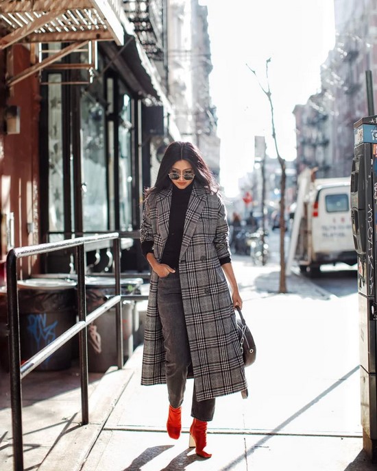 Kotak pemeriksaan yang paling diingini - model kot bergaya dalam tafsiran terbaik