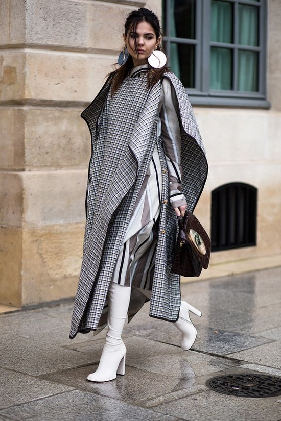 Kotak pemeriksaan yang paling diingini - model kot bergaya dalam tafsiran terbaik